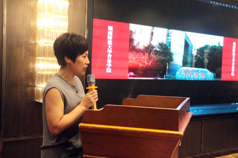 365英国上市集团党委书记罗嵘发言